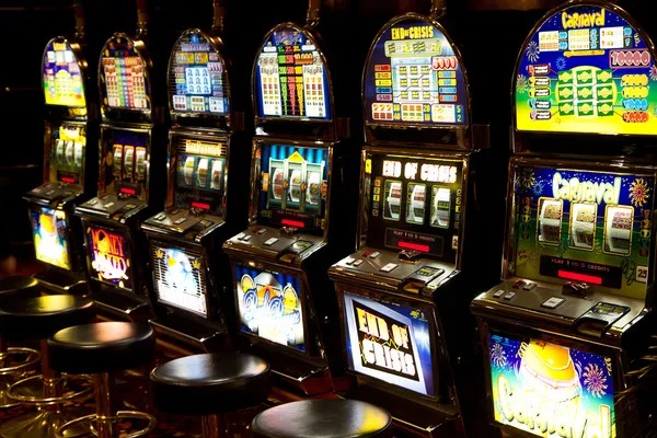 Live dealer table with multi-camera setup